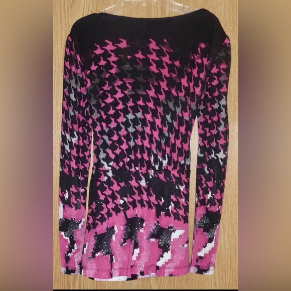 NWOT  pink and black geometric top - Picture 6 of 6